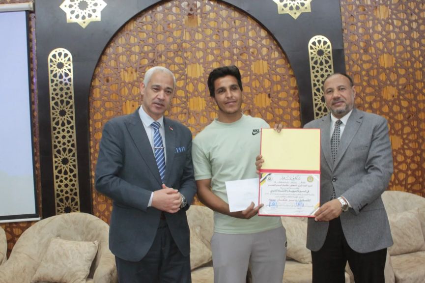 الدكتور المنشاوي يوجه تهنئة لطلاب جامعة أسيوط الفائزين بمسابقة ”السيرة النبوية والإنشاد الديني” التي نظمتها جامعة الأزهر