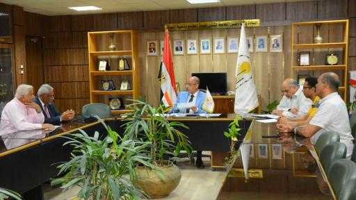 جامعة أسيوط تبحث تطوير مركز التجارب والبحوث الزراعية وتعزيز دوره الإنتاجي والبحثي لخدمة المجتمع