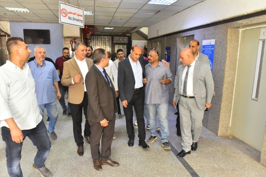 محافظ أسيوط يواصل جولاته الإنسانية بالمستشفيات في العيد.. هدايا وعيديات للمرضى ورسائل دعم للأطقم الطبية