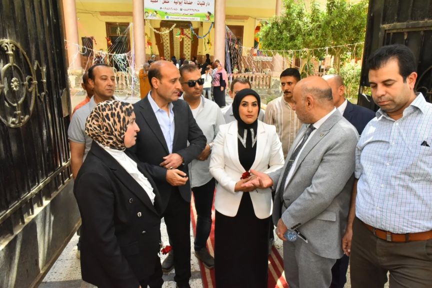 محافظ أسيوط يواصل استقبال المهنئين بعيد الأضحى وسط أجواء احتفالية وعروض فنية بديوان عام المحافظة