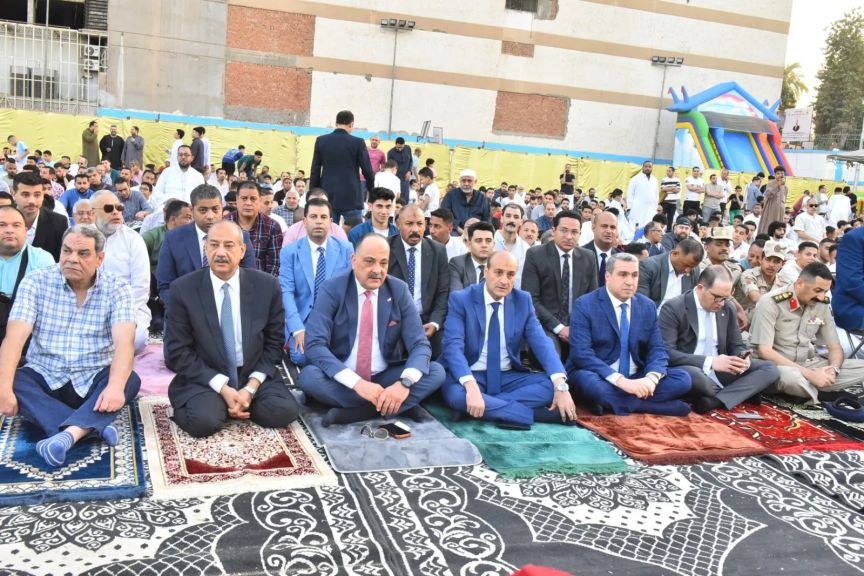 محافظ أسيوط يؤدي صلاة عيد الأضحى بساحة أرض الملاعب ويؤكد: رفع درجة الاستعداد القصوى بكافة القطاعات خلال أيام العيد