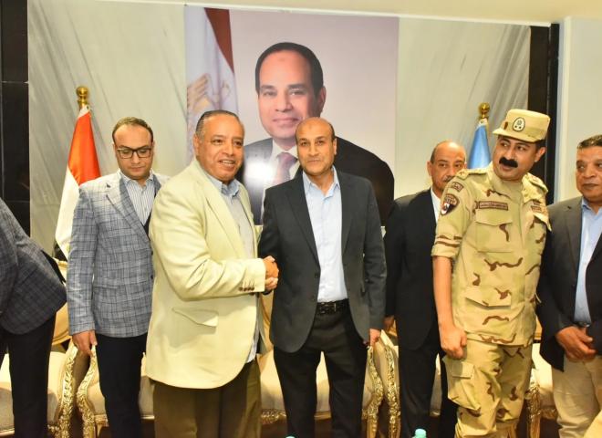 محافظ أسيوط يواصل استقبال المهنئين بعيد الأضحى وسط أجواء احتفالية وعروض فنية بديوان عام المحافظة