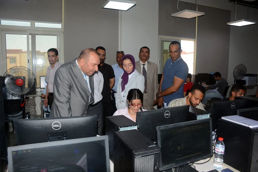 اطمأن على الطلاب والكنترولات.. رئيس جامعة أسيوط الأهلية يتابع سير امتحانات نهاية العام
