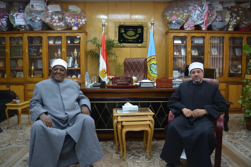 نائب رئيس جامعة الأزهر للوجه القبلي يستقبل فضيلة الأستاذ الدكتور عباس شومان بأسيوط