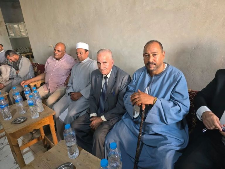 بعد تدخل نائب مستقبل وطن .. اللجنة العليا للمصالحات المكلفة من الإمام الأكبر تتوجه إلى أبنوب لتعزية الأهالي وبدء جهود الصلح