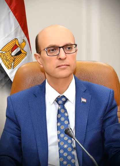 فريق طبي بجامعة أسيوط يجري جراحة دقيقة لاستئصال ورم بالمخ لمريضة ظلت مستيقظة وتتحدث أثناء الجراحة لحماية مراكز الكلام والحركة