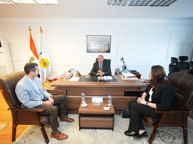 محافظ أسيوط يستقبل وفد شركة أسمنت أسيوط ”سيمكس” لبحث سبل التعاون المشترك ودعم جهود التنمية المستدامة