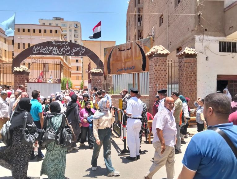 الدين والتربية الوطنية يرسمان الفرحه على وجوه طلاب الثانوية العامة بأسيوط