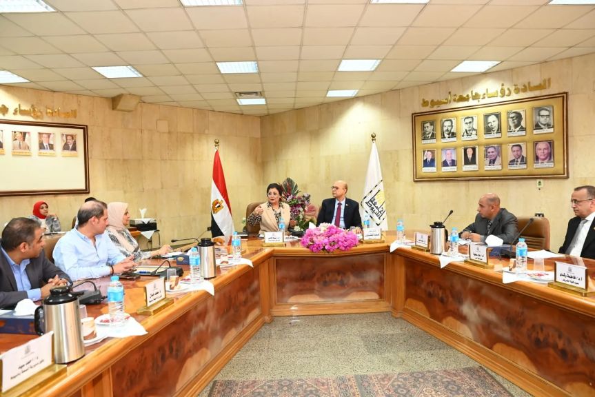 الدكتور المنشاوي يعقد اجتماعًا تنسيقيًا مع نائب وزير الصحة والسكان لمناقشة آليات تنفيذ مبادرة ”الألف يوم الذهبية لتنمية الأسرة المصرية” بجامعة أسيوط وتفعيل بروتوكول التعاون المشترك