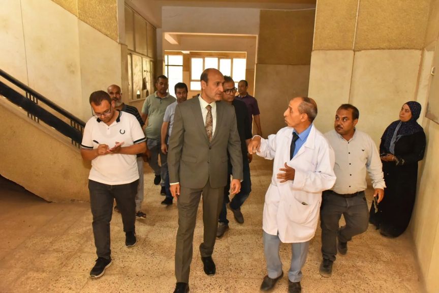 محافظ أسيوط يفاجئ وحدة طب الأسرة بقرية ريفا للاطمئنان على الخدمات الطبية المقدمة للمواطنين