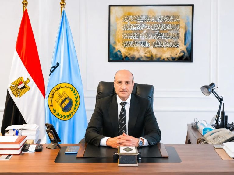 محافظ أسيوط يوجه بتشغيل العبارة النهرية بجوار كوبري الحواتكة بمنفلوط مجانًا لحين الانتهاء من أعمال الصيانة