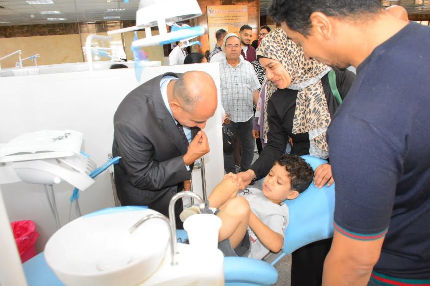 قافلة طبية بكلية طب الأسنان بجامعة أسيوط تقدم خدمات توعوية وعلاجية لأكثر من 300 طفل بالتعاون مع مؤسسة ”عملية الابتسامة” مصر