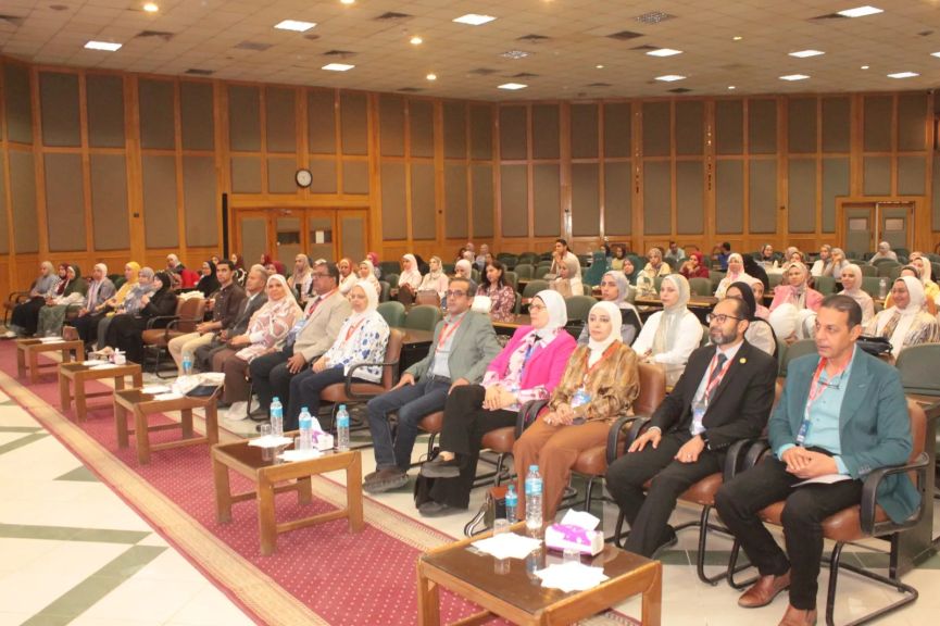 جامعة أسيوط تواصل فعاليات المؤتمر العلمي الثامن لصيادلة المستشفيات الجامعية