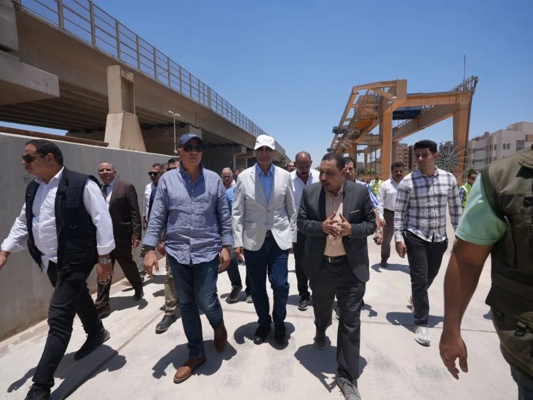 وزير الموارد المائية والري ومحافظ أسيوط يتفقدان قناطر أسيوط الجديدة ومحطتها الكهرومائية لمتابعة كفاءة التشغيل وأعمال الصيانة*