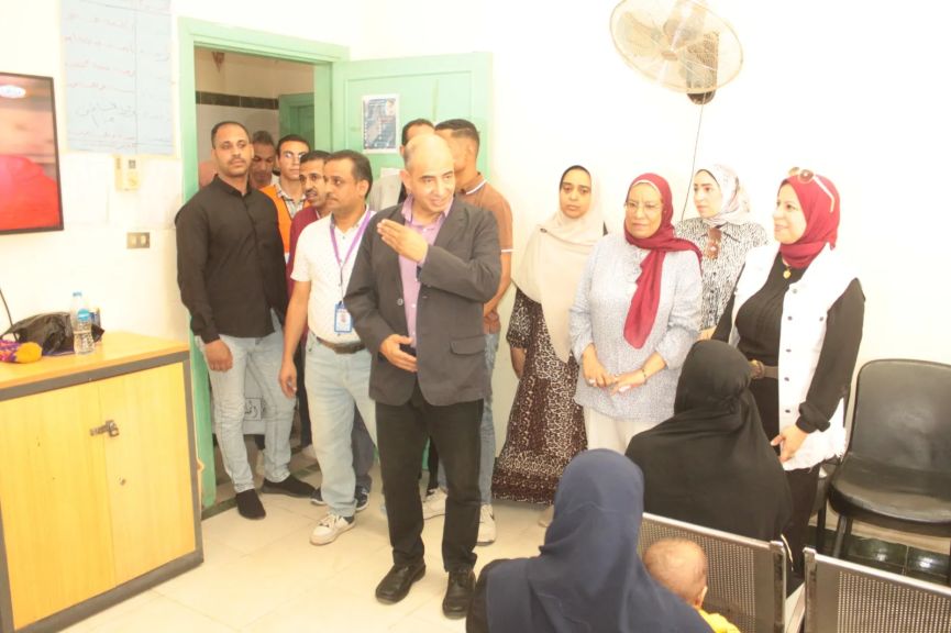 جامعة أسيوط تنظم ورشة توعوية بمركز طب الأسرة بالحواتكة بعنوان ”أسرة صحية... مستقبل أفضل”