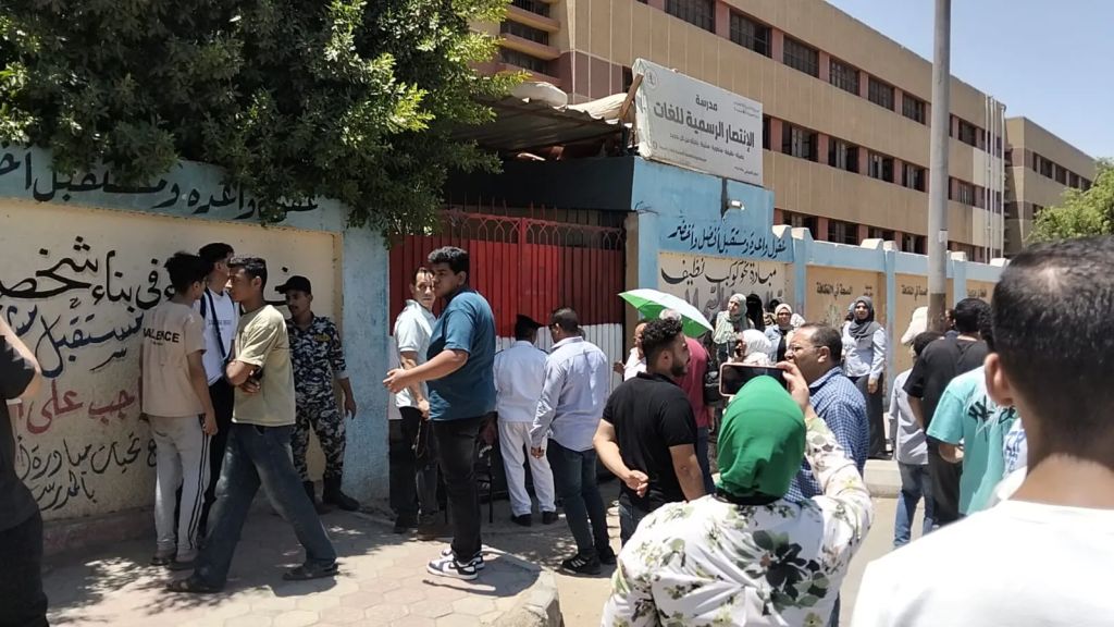 طلاب الثانوية العامة باسيوط يشكون من سؤال النحو