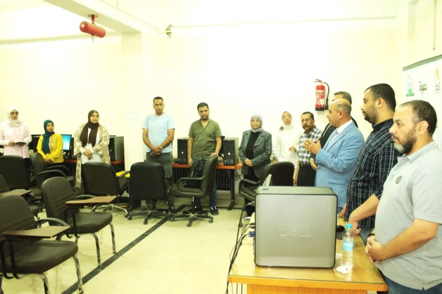 جامعة أسيوط تختتم برنامجًا تدريبيًا لتنمية المهارات الرقمية للعاملين بقطاع شئون خدمة المجتمع وتنمية البيئة