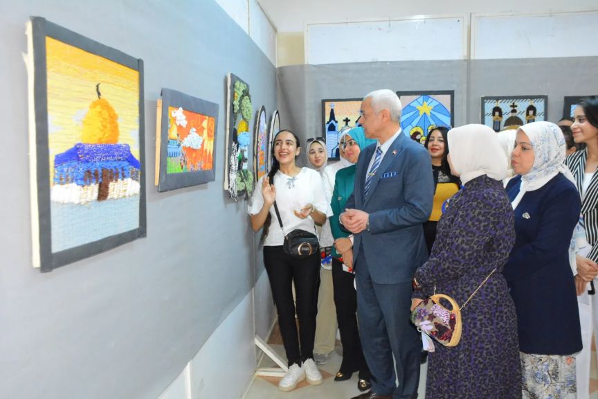 نسيج واحد» و«ملامحنا».. معرضان فنيان بكلية التربية النوعية بجامعة أسيوط يجسدان الإبداع وقيم التعايش