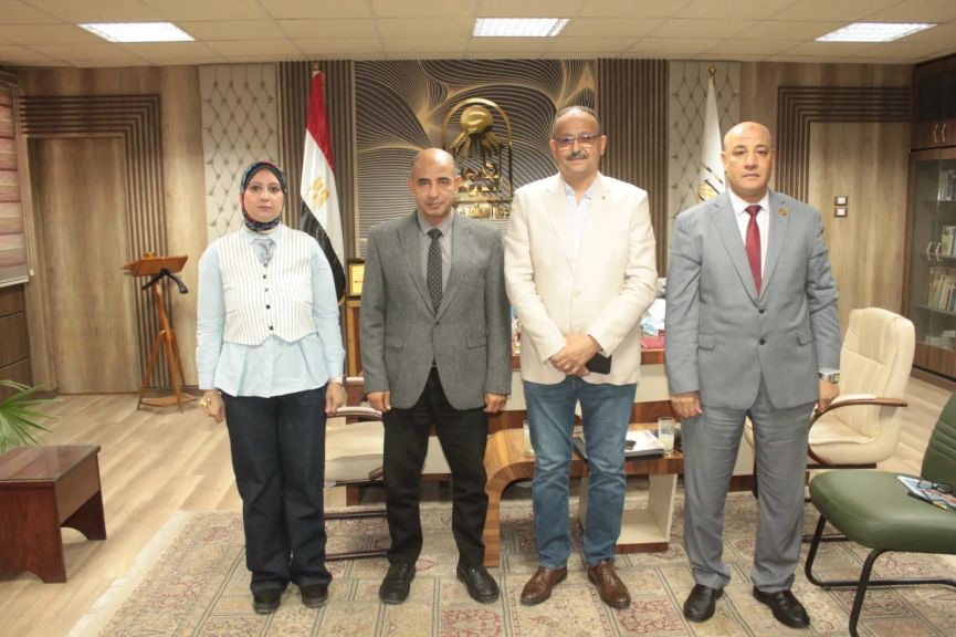 جامعة أسيوط تبحث تعزيز التعاون مع نقابة الاجتماعيين وهيئة تير دي زوم- مصر لدعم التنمية المجتمعية