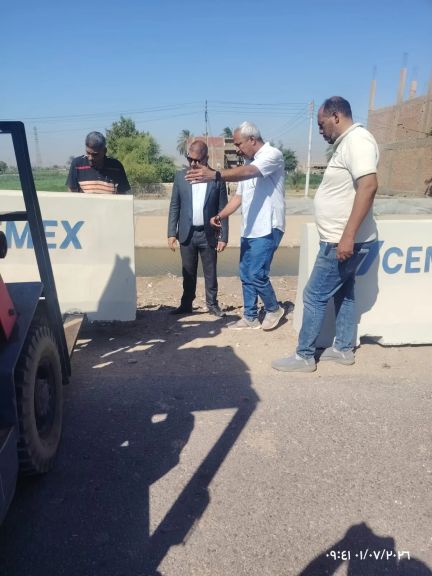 محافظ أسيوط: بدء تركيب الصدادات والحواجز الخرسانية على جانبي ترعة جنابية صدفا بأبوتيج لاستكمال منظومة الحماية ورفع معدلات الأمان