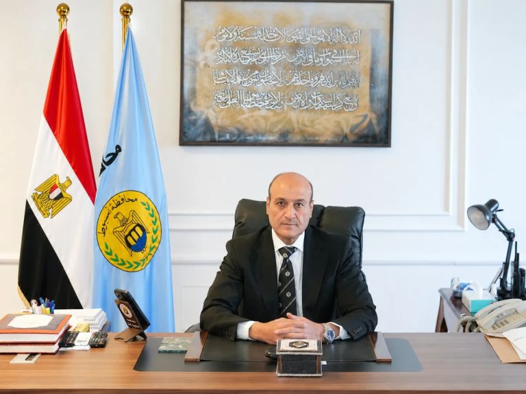 محافظ أسيوط: إحالة 8 مسئولين بحي غرب إلى النيابة العامة بعد رصد مخالفات جسيمة في تراخيص البناء والإدارة الهندسية