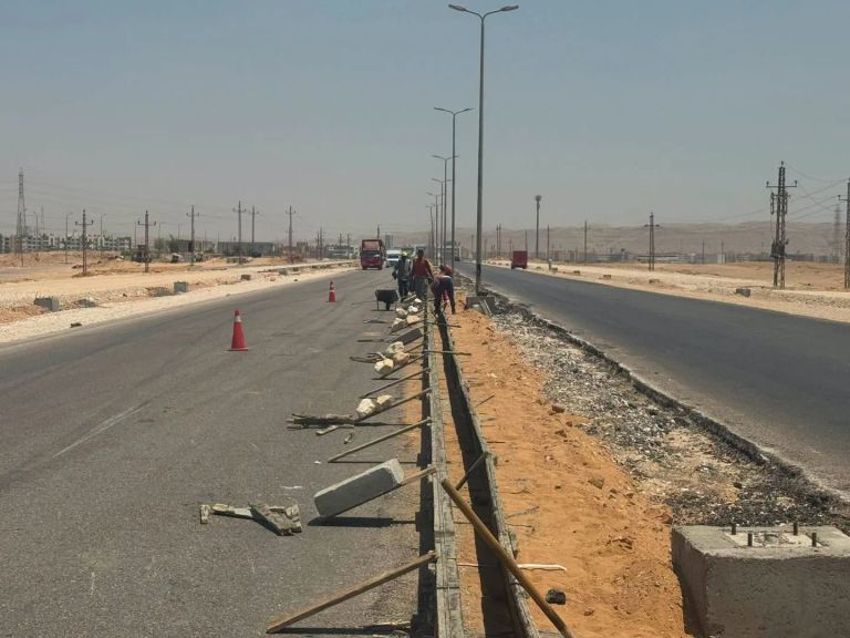 جهاز أسيوط الجديدة يواصل أعمال تطوير ورفع كفاءة الطريق الرئيسي الرابط بين مدينة أسيوط الجديدة ومحافظة أسيوط