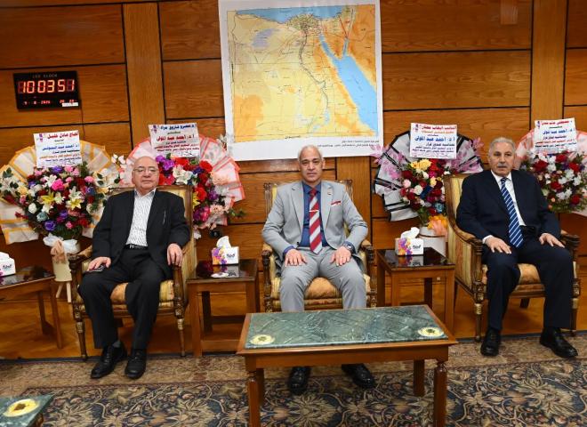 الدكتور عبدالمولى يستقبل رئيس جامعة بدر بأسيوط ونائبه للتهنئة وبحث تعزيز التعاون المشترك