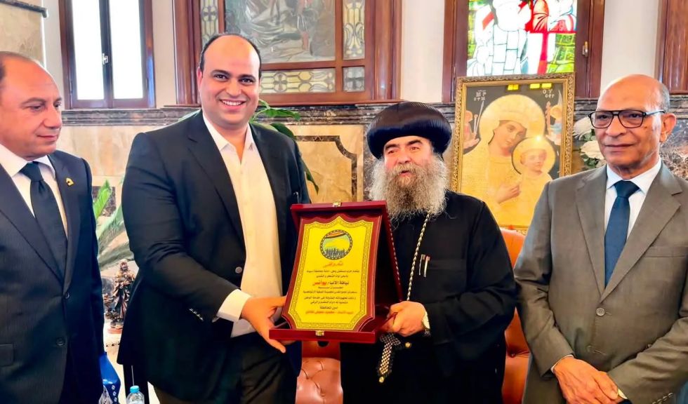 «مستقبل وطن» في ضيافة الأنبا يوأنس بدير درنكة.. ودرع الحزب لمطران أسيوط تقديرًا لجهوده في ترسيخ قيم المحبة والوحدة الوطنية
