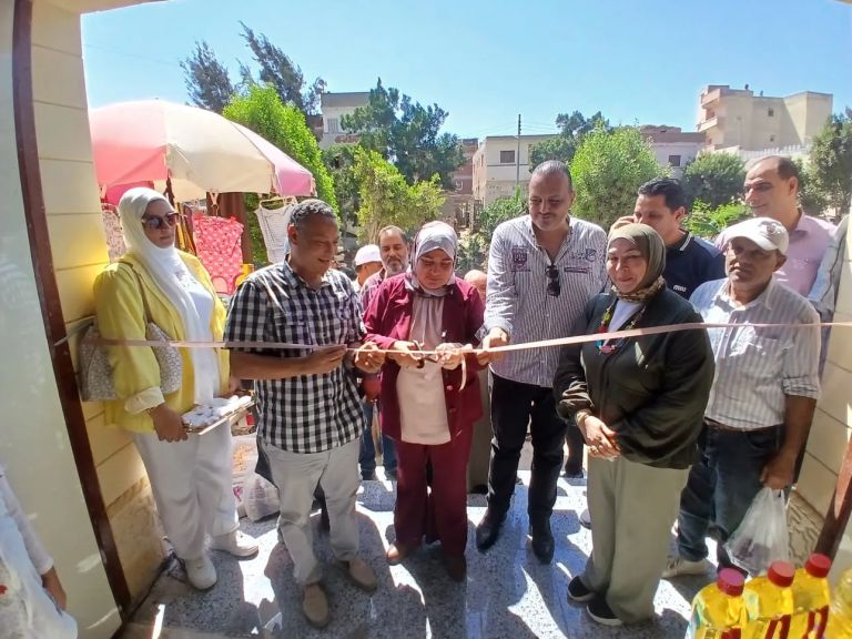 «حكاية وطن» يواصل مواجهة الغلاء بقرية قبريط في كفر الشيخ.. مستلزمات مدرسية وسلع غذائية بأسعار مخفضة