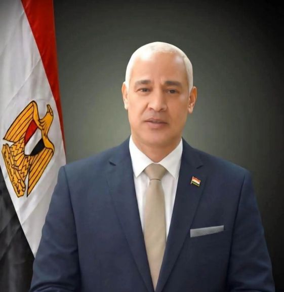 رئيس جامعة أسيوط يهنئ الدكتور حاتم جلال زكي بتوليه رئاسة الجمعية الدولية لجراحة العظام