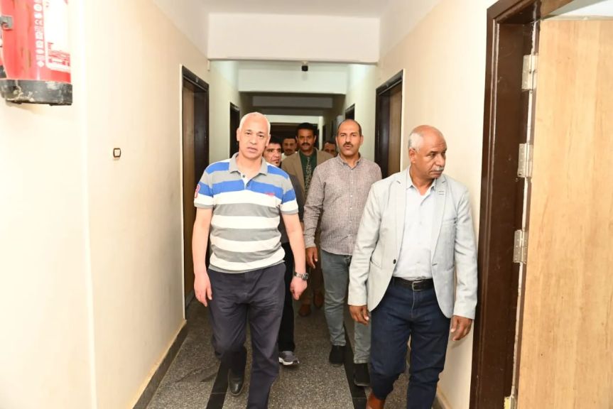 رئيس جامعة أسيوط يتفقد المدن الجامعية مساءً لمتابعة الخدمات والاستماع إلى ملاحظات الطلاب