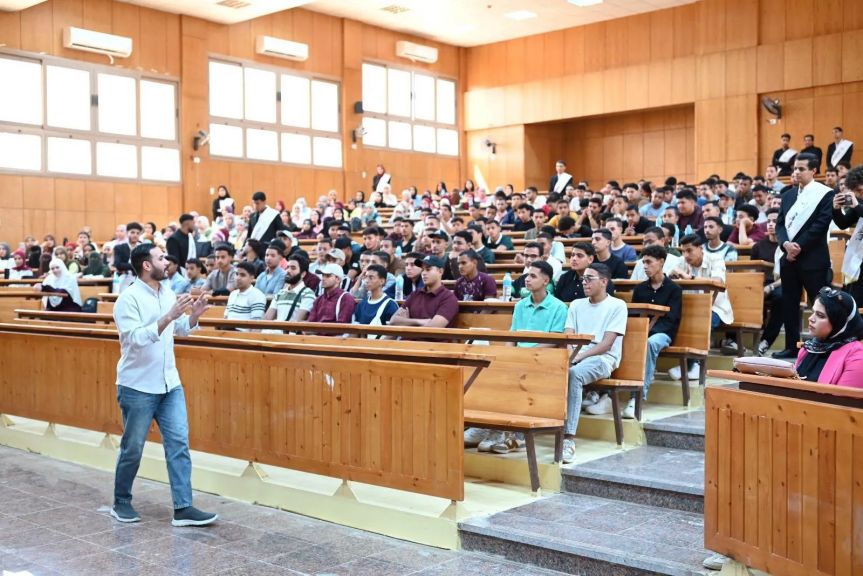 ”من طالب سنة أولى جامعة إلى خريج جاهز للمستقبل”.. ندوة توعوية تنظمها جامعة سوهاج الأهلية لتأهيل طلابها لسوق العمل