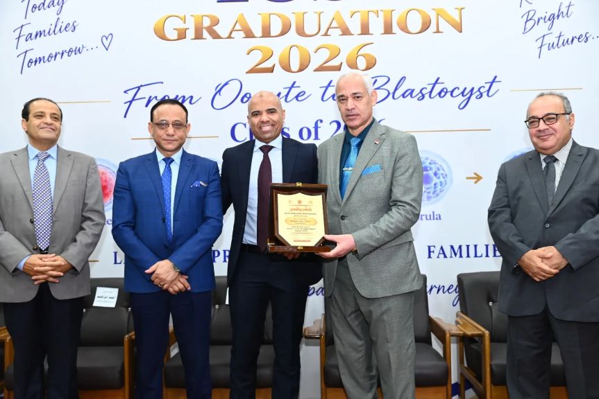 رئيس جامعة أسيوط يشهد حفل تخرج الدفعة الثانية من الدبلومة المهنية في تقنيات الإخصاب المساعد بكلية الطب