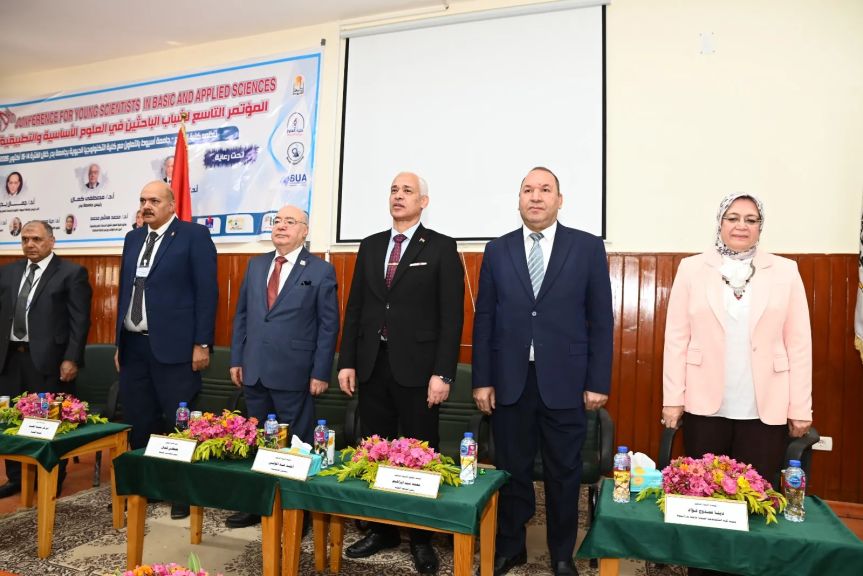 رئيس جامعة أسيوط يفتتح المؤتمر العلمي التاسع لشباب الباحثين في العلوم الأساسية والتطبيقية بمشاركة جامعة بدر وأسيوط الأهلية.. ويؤكد: ربط البحث العلمي بالصناعة ركيزة لدعم الاقتصاد الوطني وتحقيق التنمية المستدامة