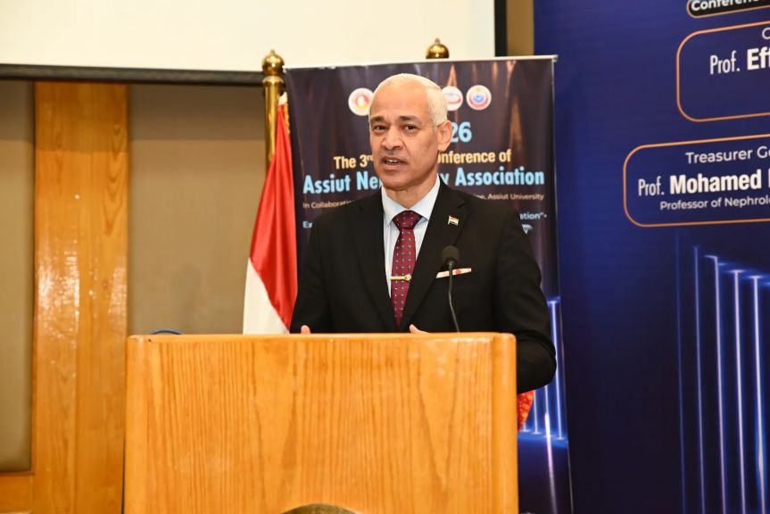 رئيس جامعة أسيوط يشهد افتتاح المؤتمر السنوي الثالث لرابطة أطباء الكلى بأسيوط ويؤكد دعم البحث العلمي وتطوير الخدمات الطبية