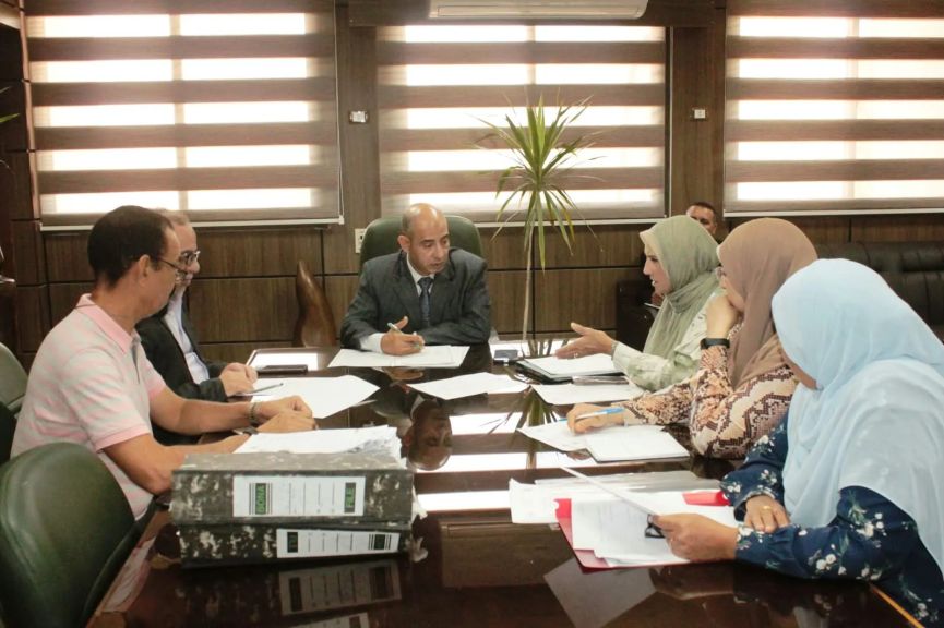 جامعة أسيوط تناقش آليات دعم العاملين في الحالات المرضية والاجتماعية