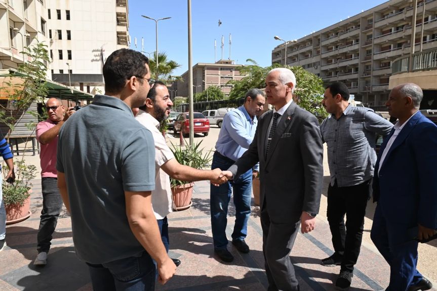 رئيس جامعة أسيوط يتفقد مستشفى الراجحي الجامعي للكبد ويتابع خدمات زراعة الكبد وقوائم انتظار جراحات الأورام