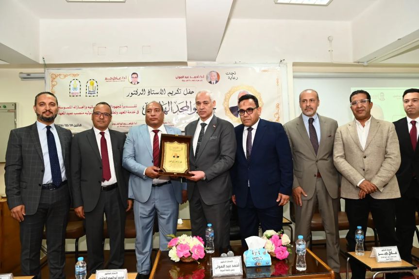 رئيس جامعة أسيوط يشهد حفل تكريم الدكتور محمد أبوالمجد عميد معهد جنوب مصر للأورام السابق