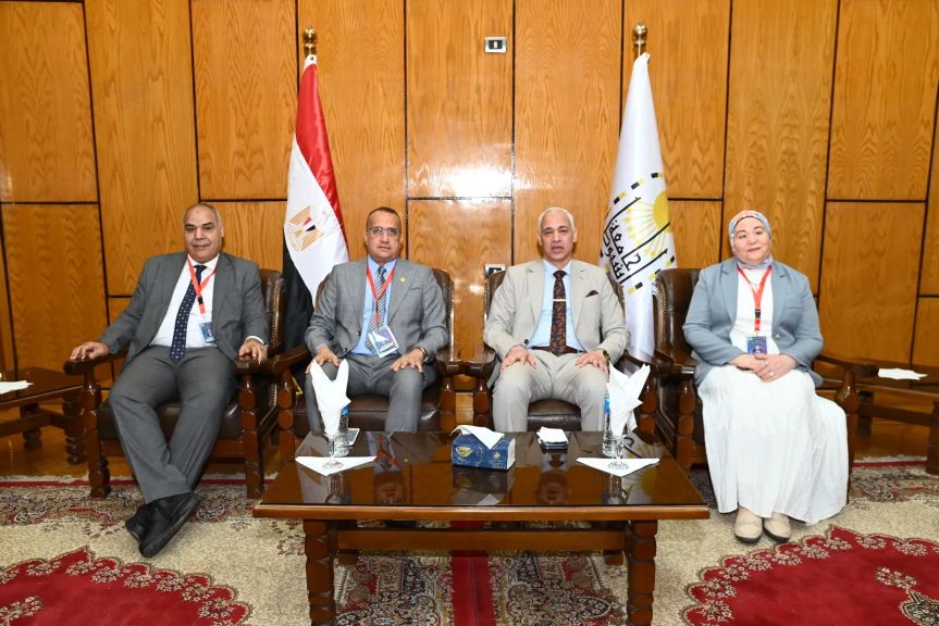 رئيس جامعة أسيوط يشهد انطلاق المؤتمر الطلابي لكلية الطب ضمن مؤتمرها السنوي الـ36 حول مستقبل الصحة في عصر الطب الدقيق