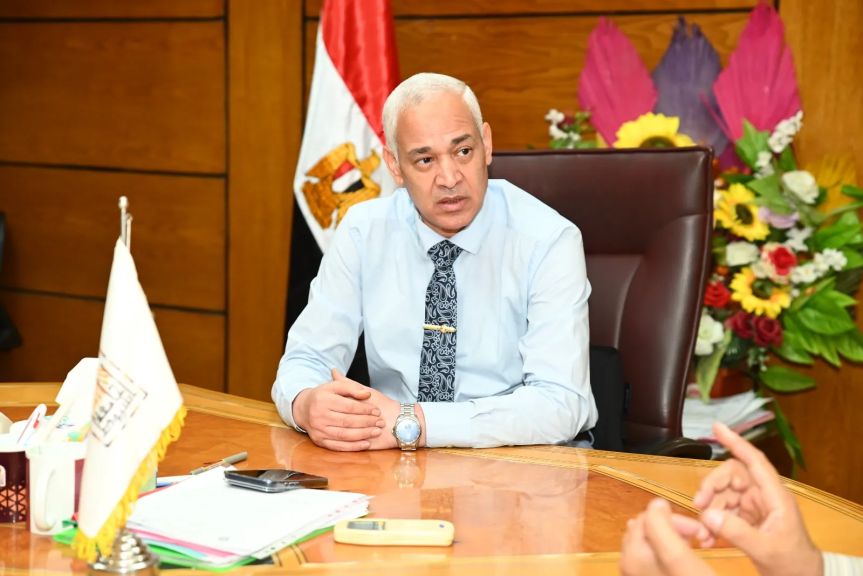 رئيس جامعة أسيوط يناقش الرؤية الاستراتيجيةرئيس جامعة أسيوط يناقش الرؤية الاستراتيجية للتحول الرقمي بالجامعة نحو « الطريق إلى جامعة رائدة من الجيل الخامس»»