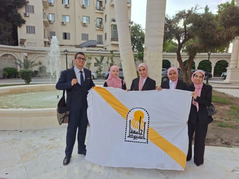جامعة أسيوط تشارك بوفد من طلابها المتفوقين في لقاء وزير الخارجية مع طلاب الجامعات المصرية